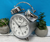 Budzik Seiko QHK063S alarm mechaniczny 11x15 cm srebrny